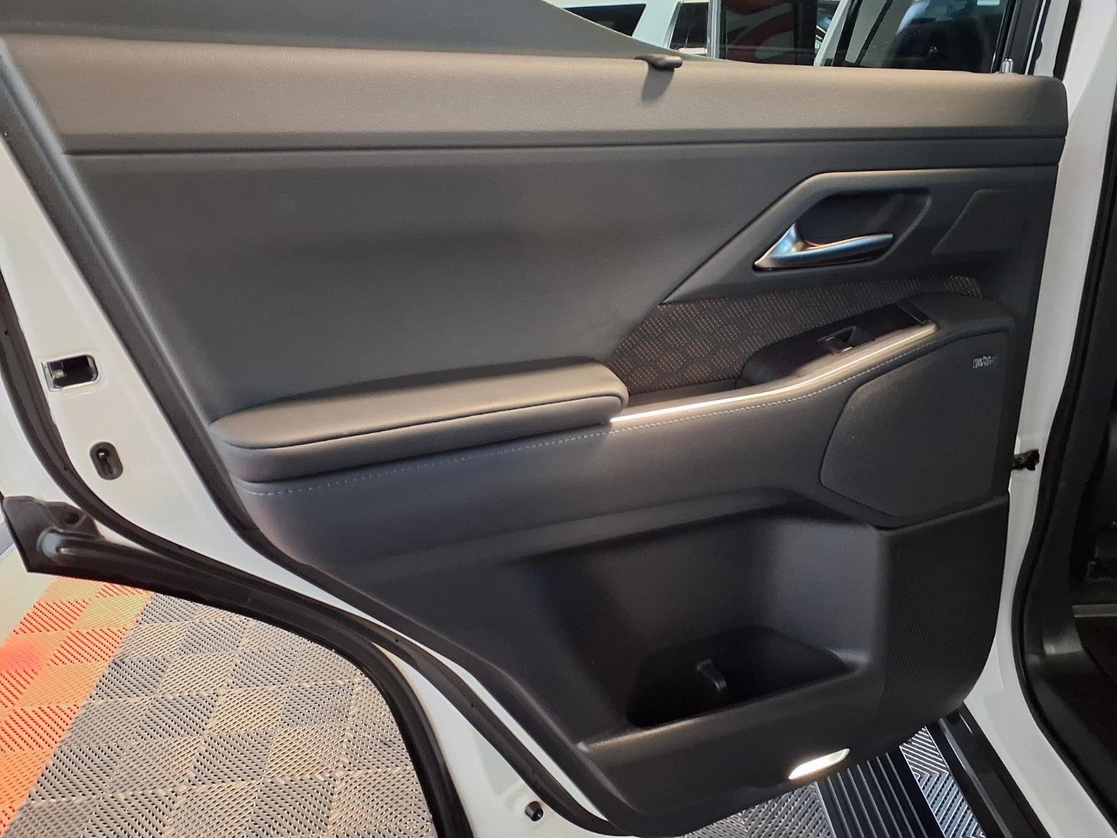 2025 Lexus GX GX 550 Luxury+ - Eminent White Pearl exterior view 14