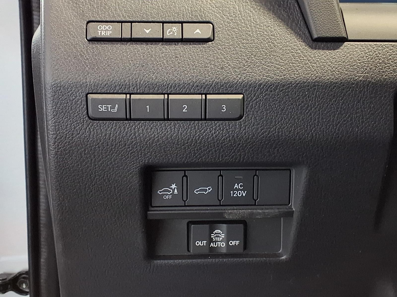 2025 Lexus GX GX 550 Luxury+ - Eminent White Pearl exterior view 17