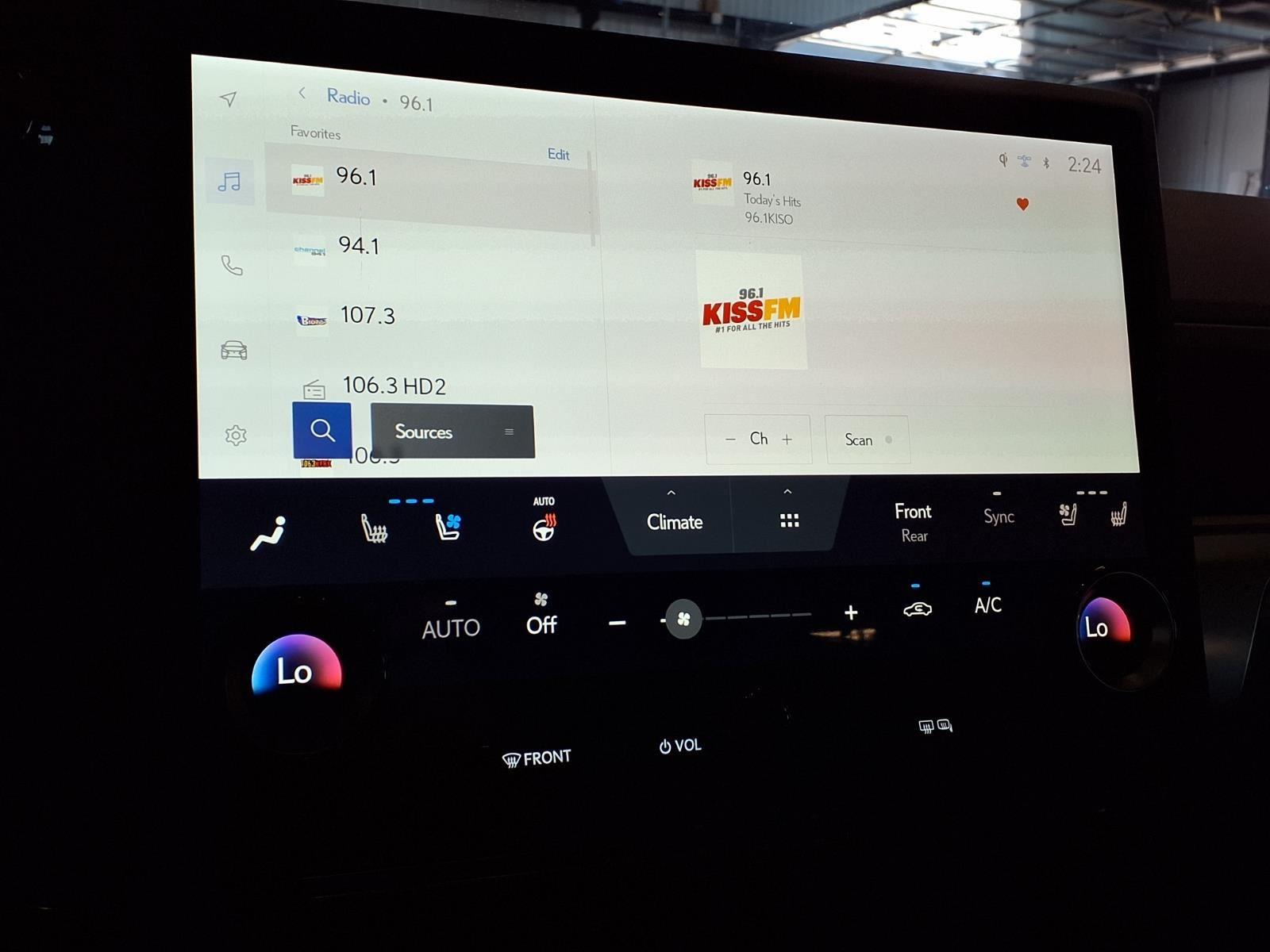 2025 Lexus GX GX 550 Luxury+ - Eminent White Pearl exterior view 18