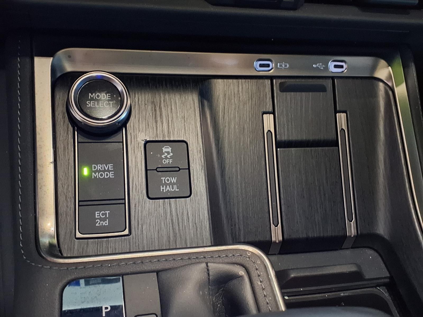 2025 Lexus GX GX 550 Luxury+ - Eminent White Pearl exterior view 20