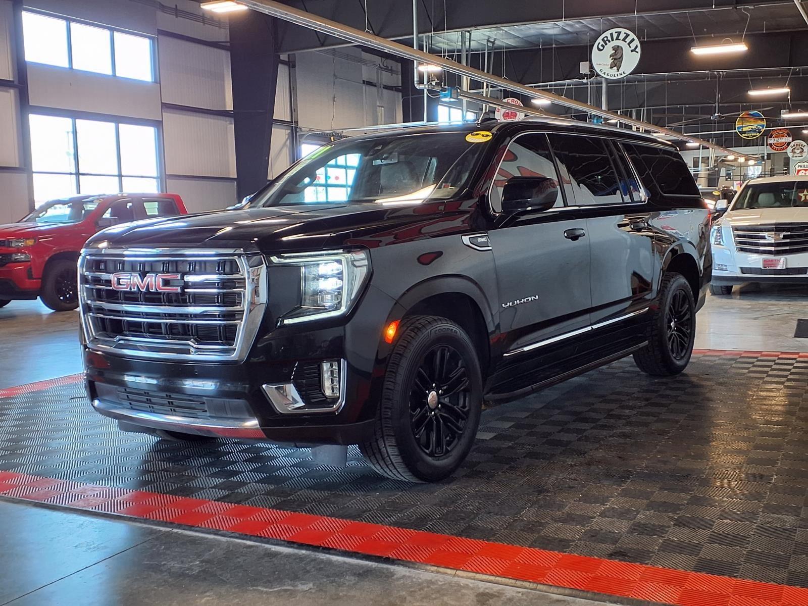 2021 GMC Yukon XL SLT - Onyx Black exterior view 3