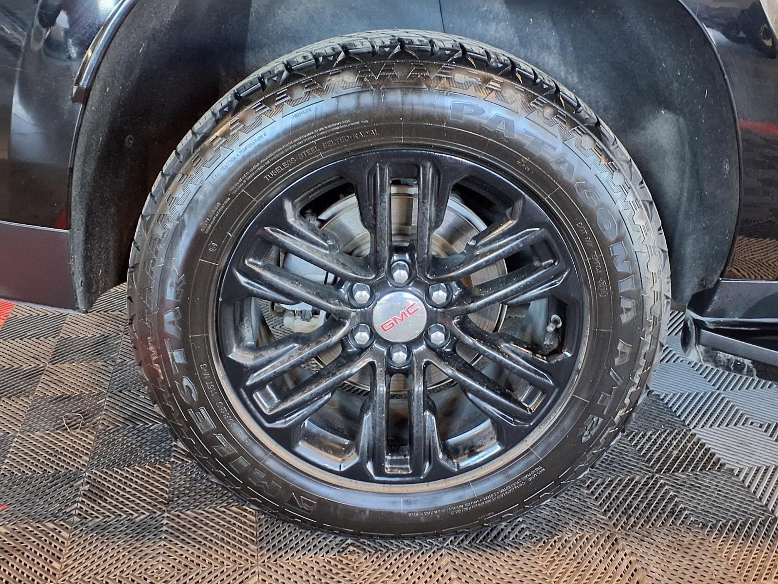 2021 GMC Yukon XL SLT - Onyx Black exterior view 9