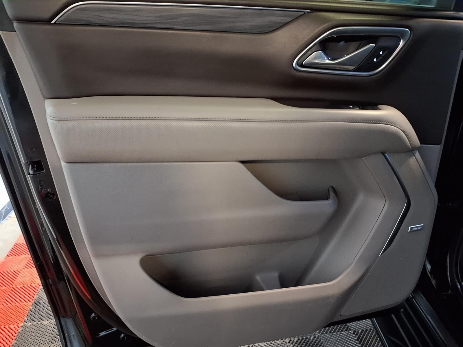 2021 GMC Yukon XL SLT - Onyx Black exterior view 17