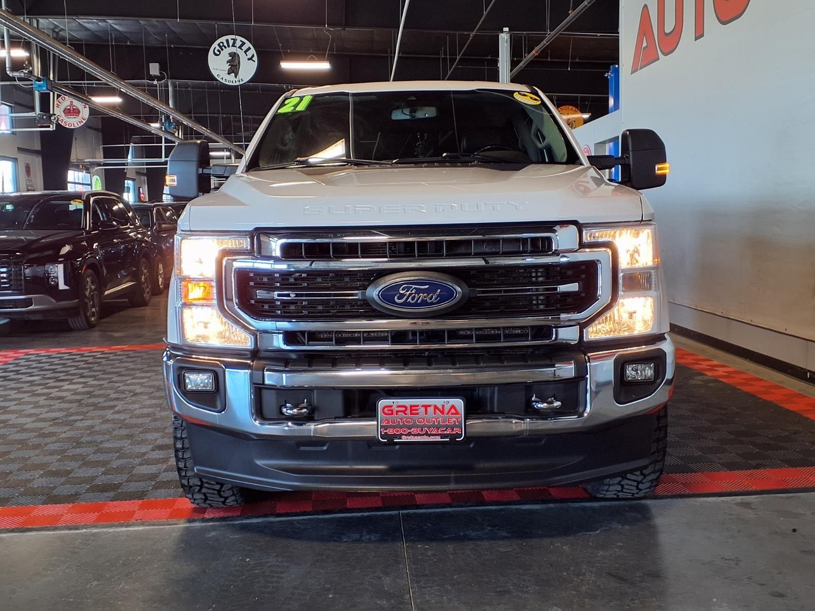 2021 Ford Super Duty F-250 SRW LARIAT - Oxford White exterior view 2
