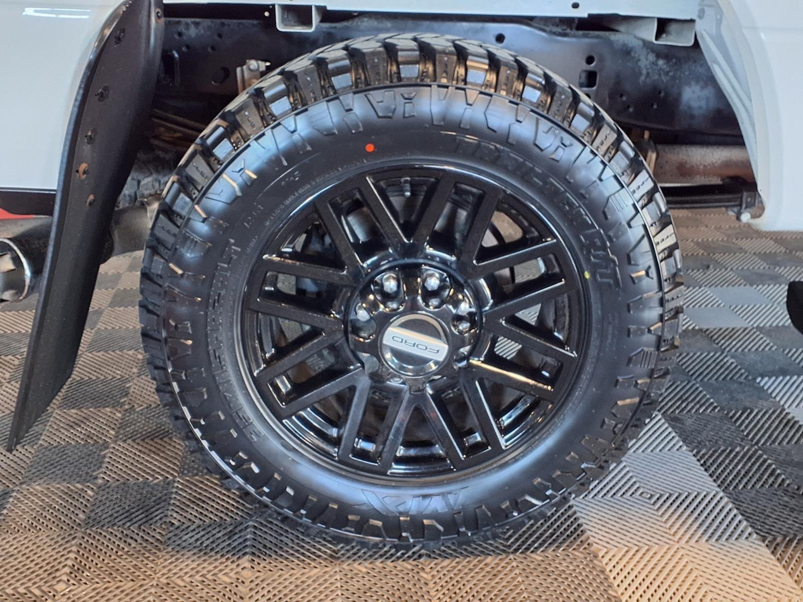 2021 Ford Super Duty F-250 SRW LARIAT - Oxford White exterior view 8