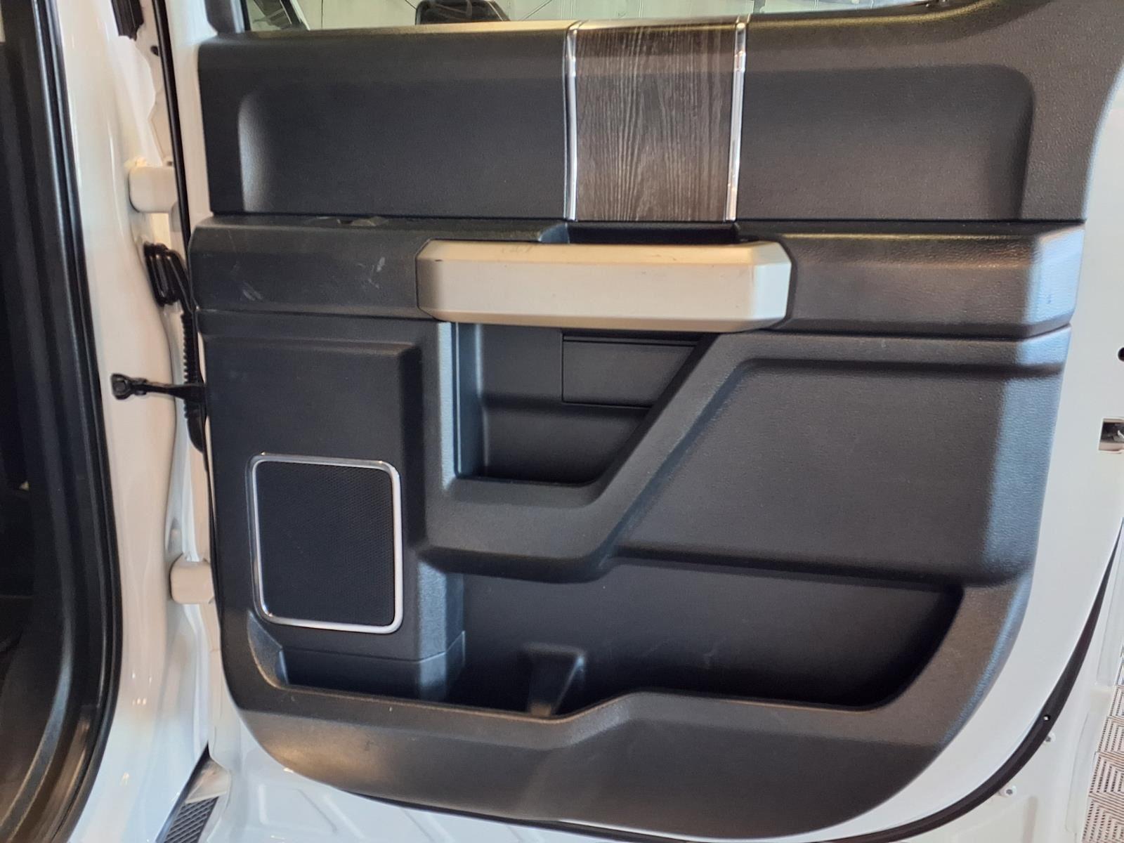 2021 Ford Super Duty F-250 SRW LARIAT - Oxford White exterior view 11