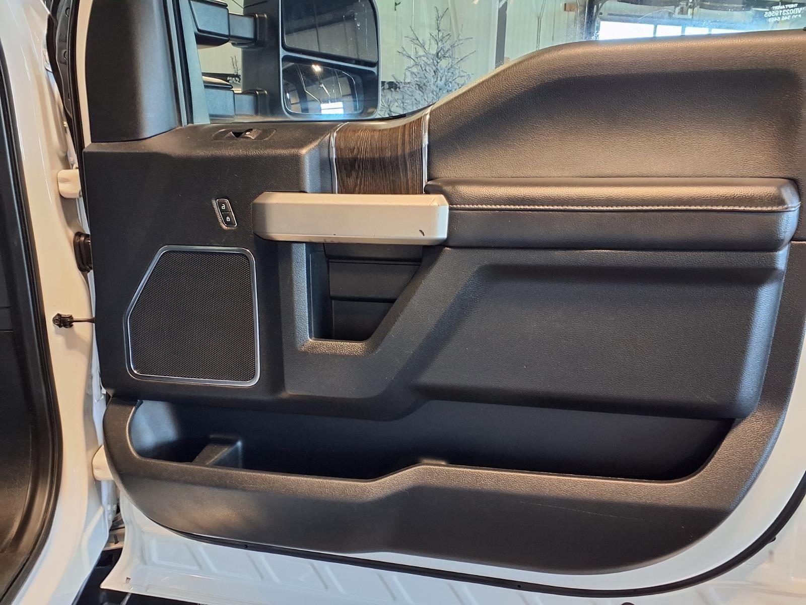 2021 Ford Super Duty F-250 SRW LARIAT - Oxford White exterior view 13