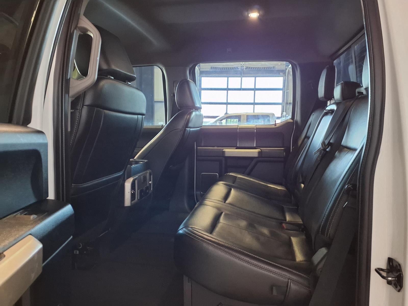 2021 Ford Super Duty F-250 SRW LARIAT - Oxford White exterior view 14