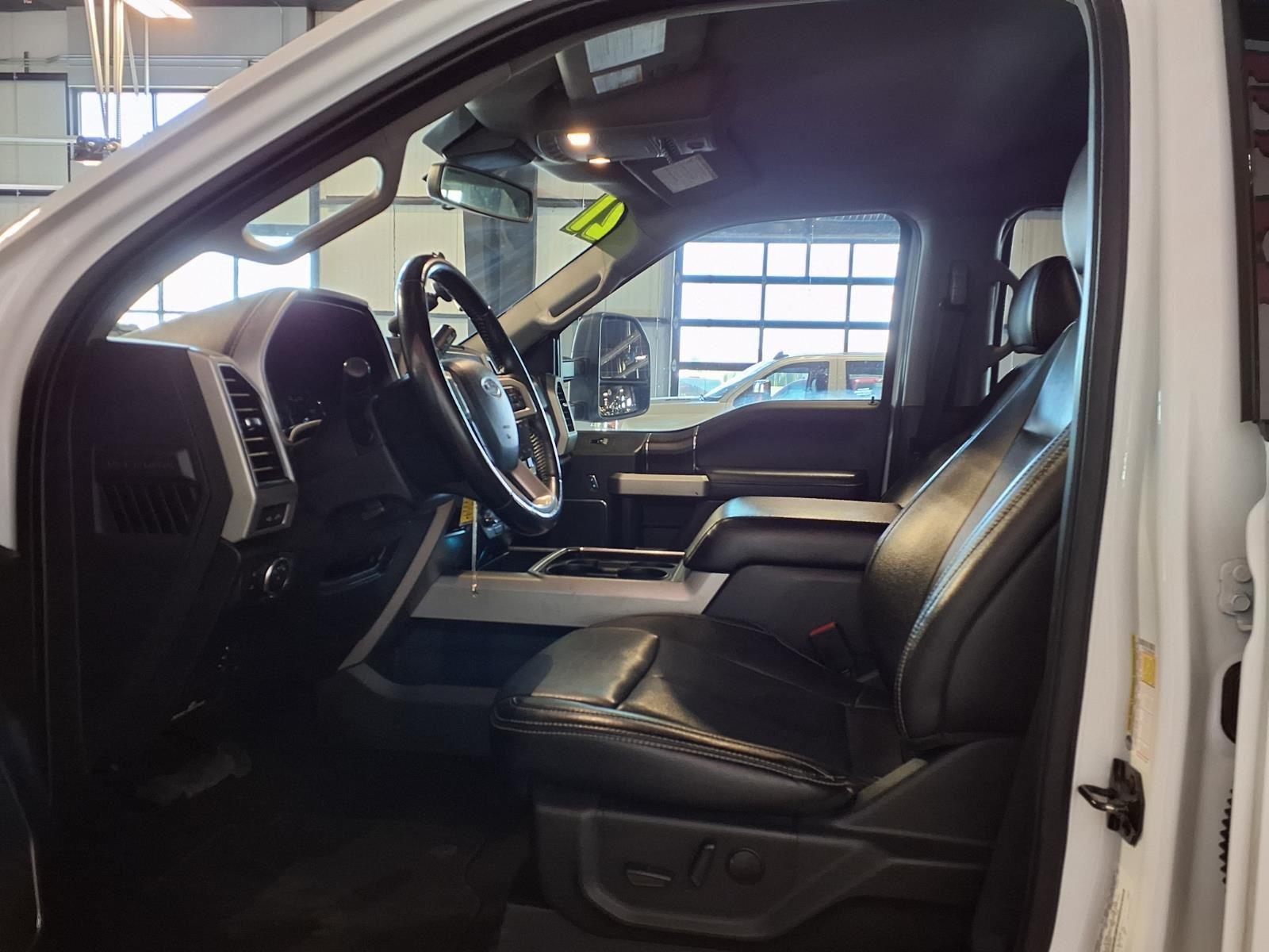 2021 Ford Super Duty F-250 SRW LARIAT - Oxford White exterior view 18