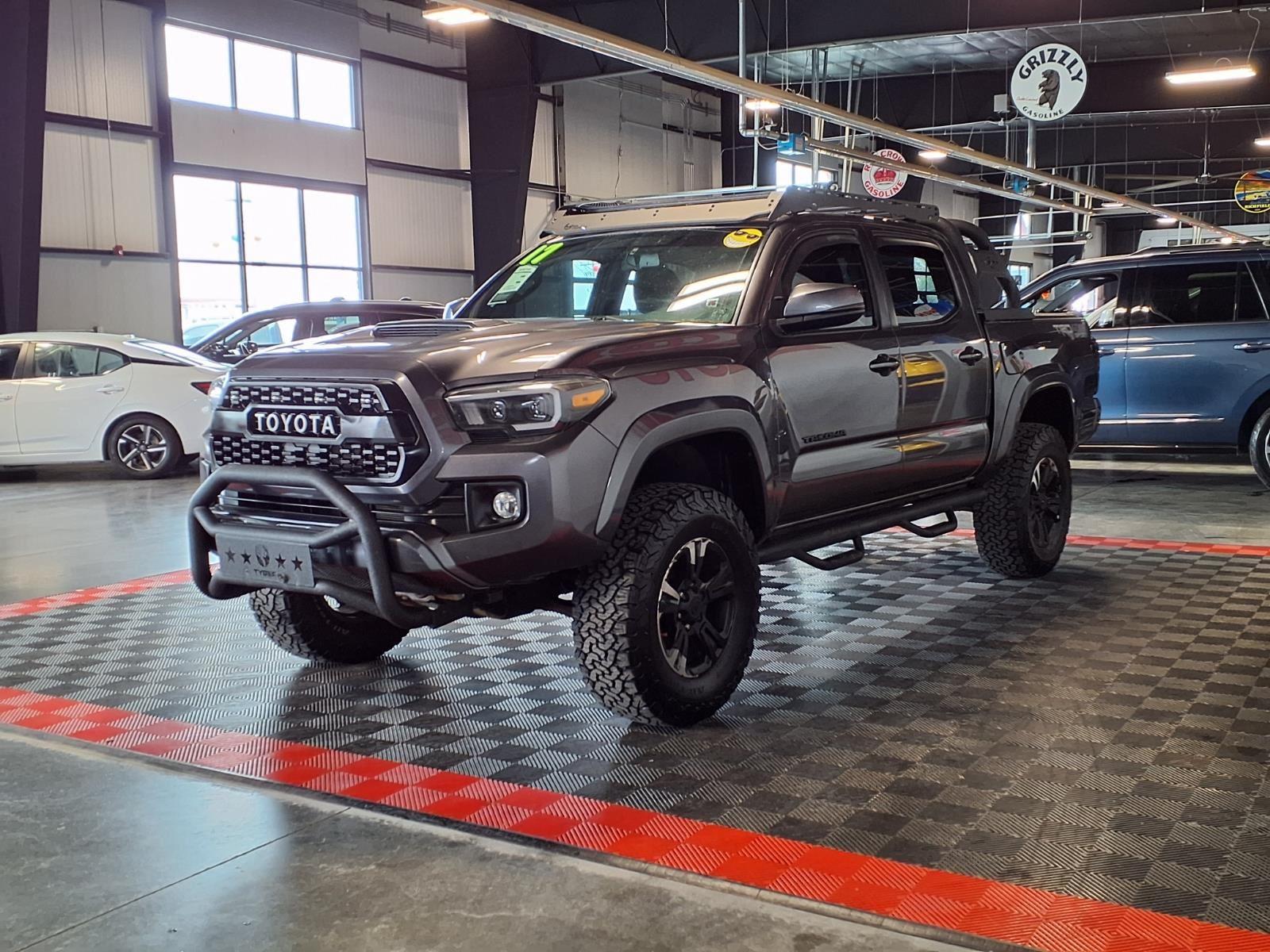2017 Toyota Tacoma SR5 - Magnetic Gray Metallic exterior view 3