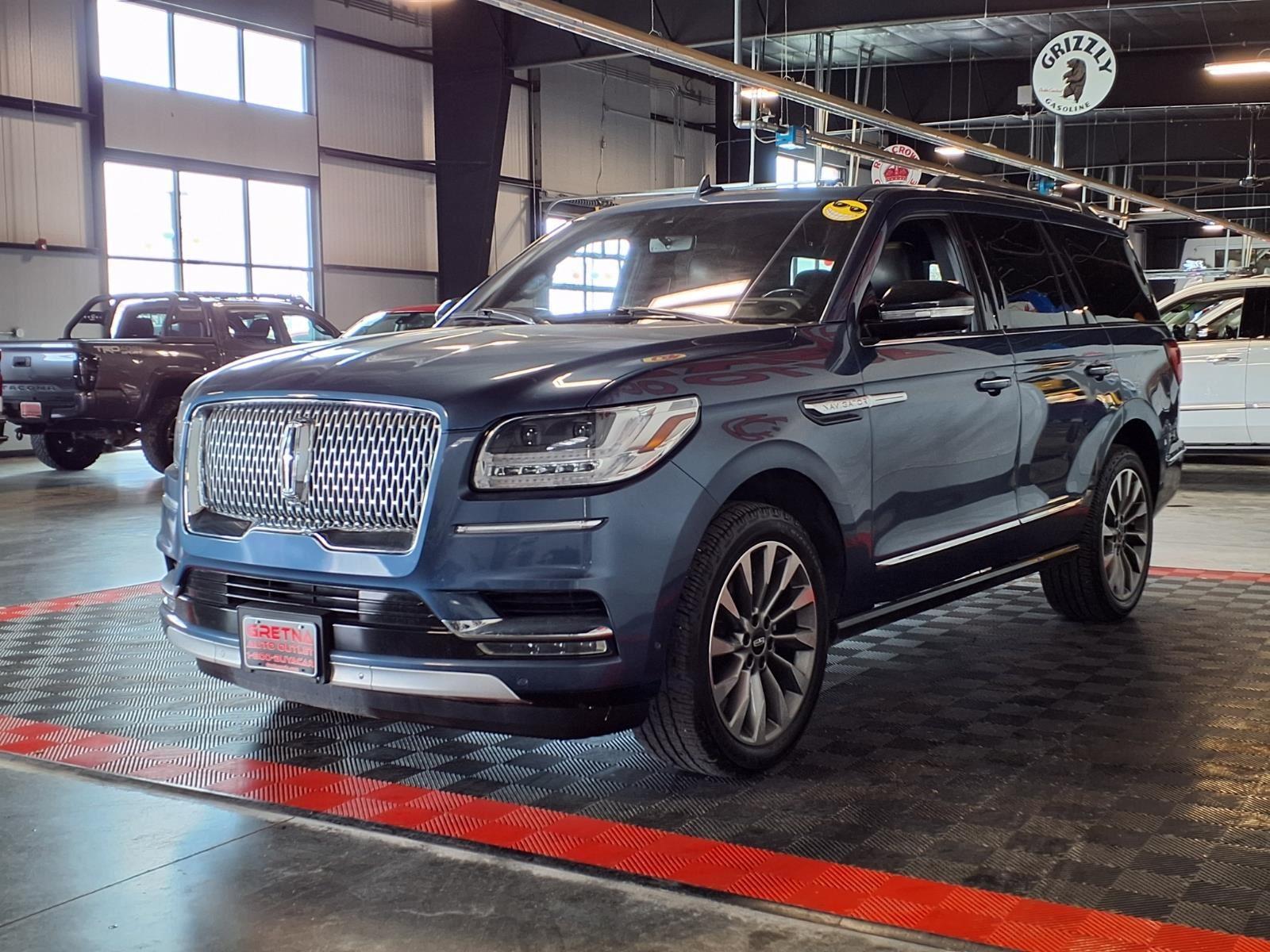 2020 Lincoln Navigator Reserve - Blue Diamond exterior view 3