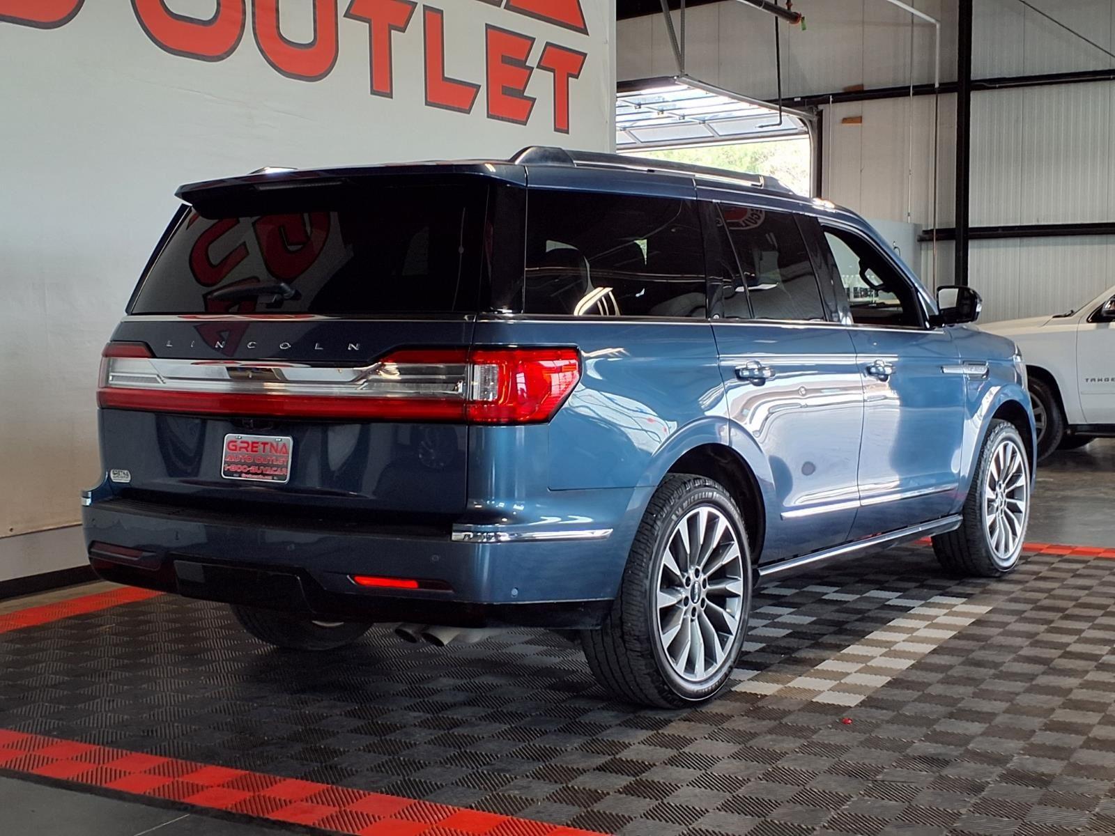 2020 Lincoln Navigator Reserve - Blue Diamond exterior view 8