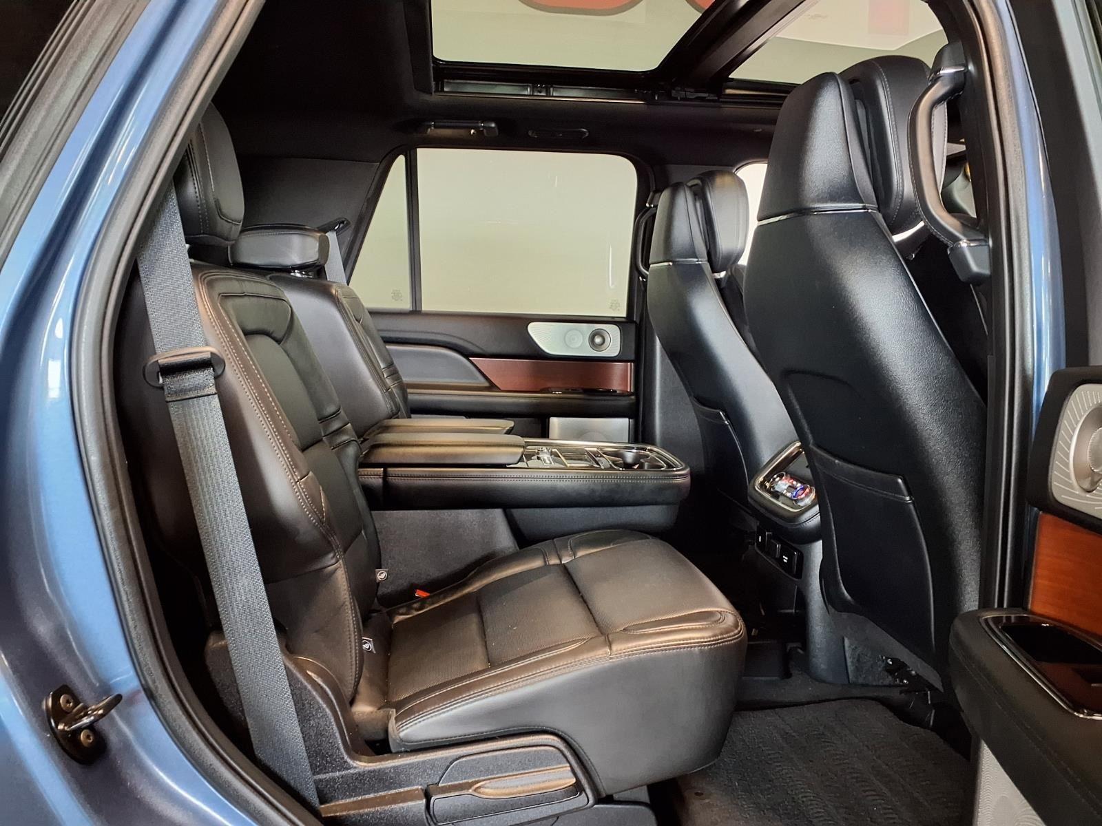2020 Lincoln Navigator Reserve - Blue Diamond exterior view 11