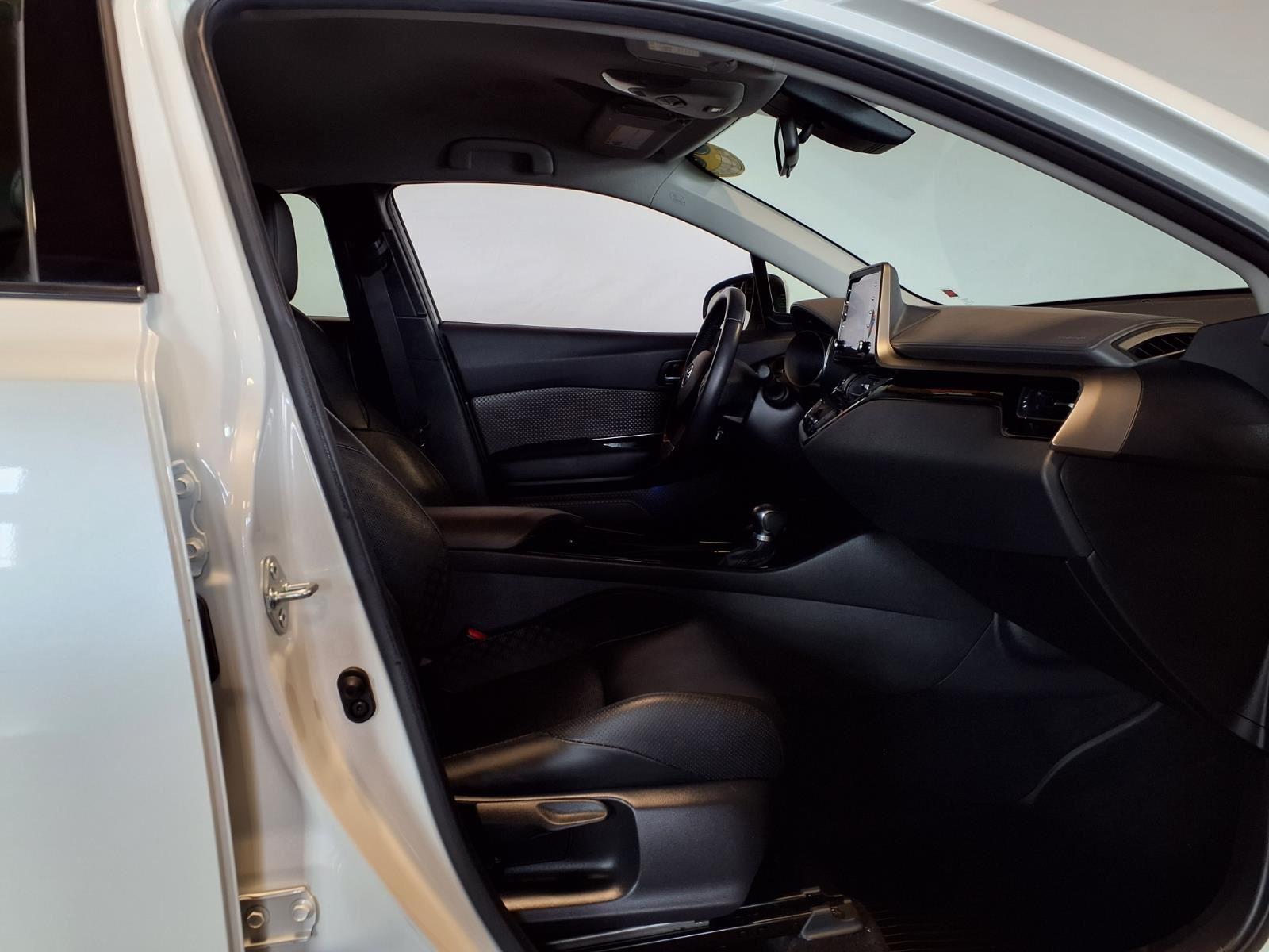 2020 Toyota C-HR Limited - Blizzard Pearl exterior view 10