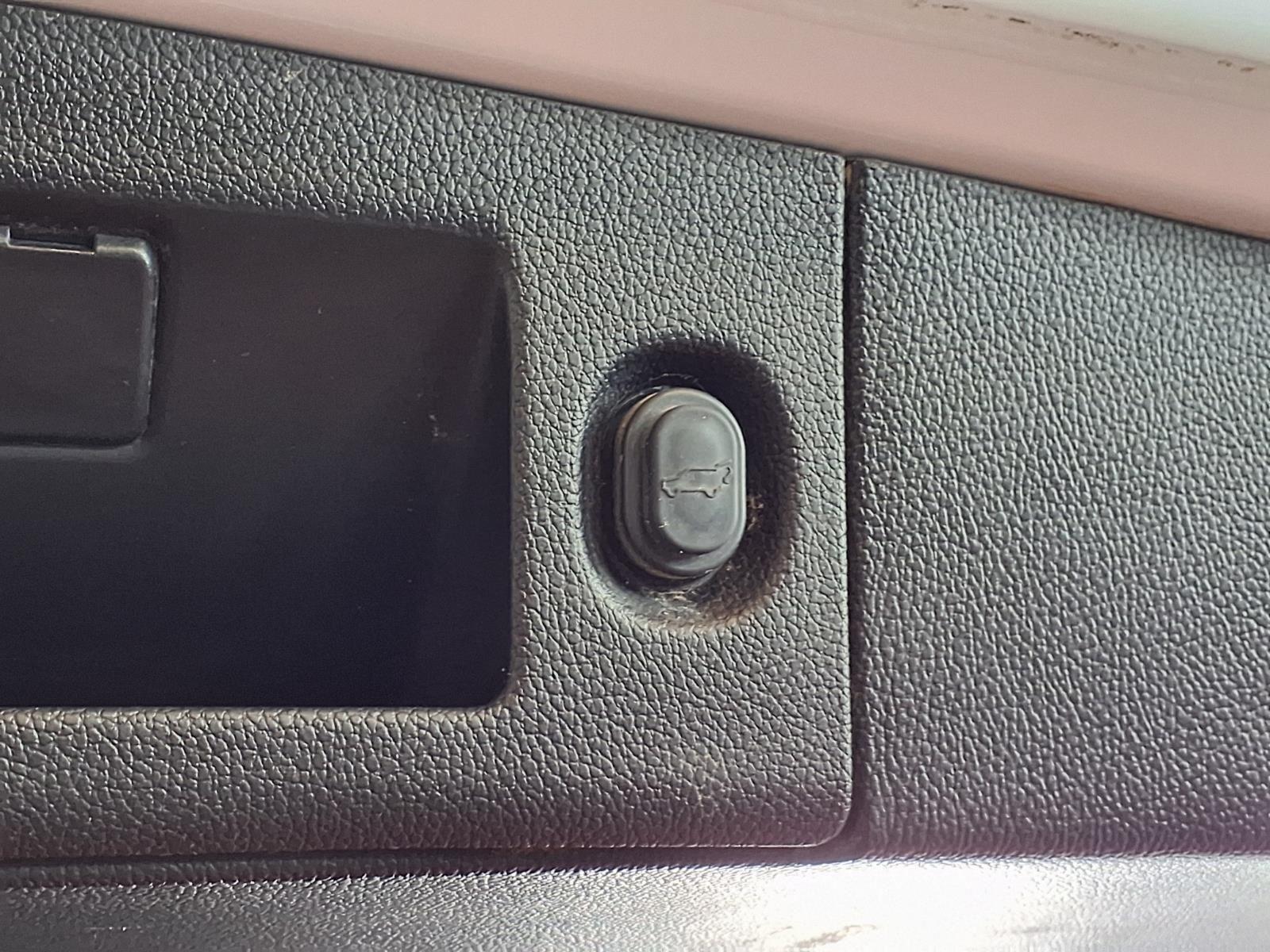 2017 Chevrolet Tahoe Premier - Iridescent Pearl Tricoat exterior view 7