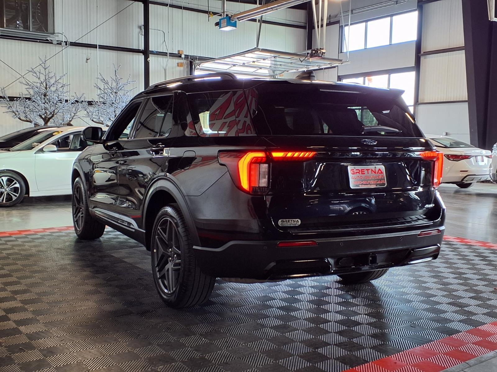 2025 FORD EXPLORER - BLACK exterior view 4