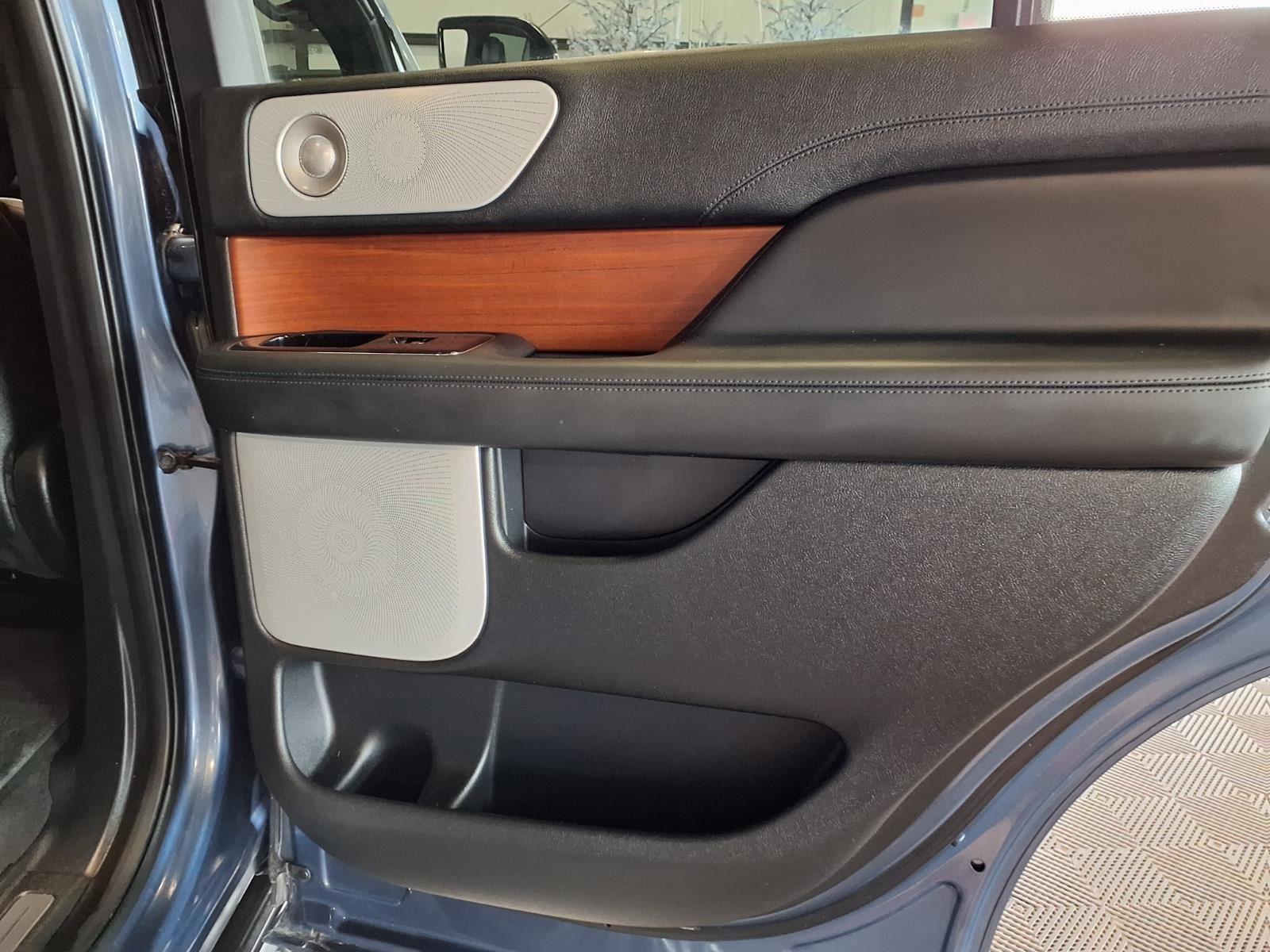 2020 Lincoln Navigator Reserve - Blue Diamond exterior view 12