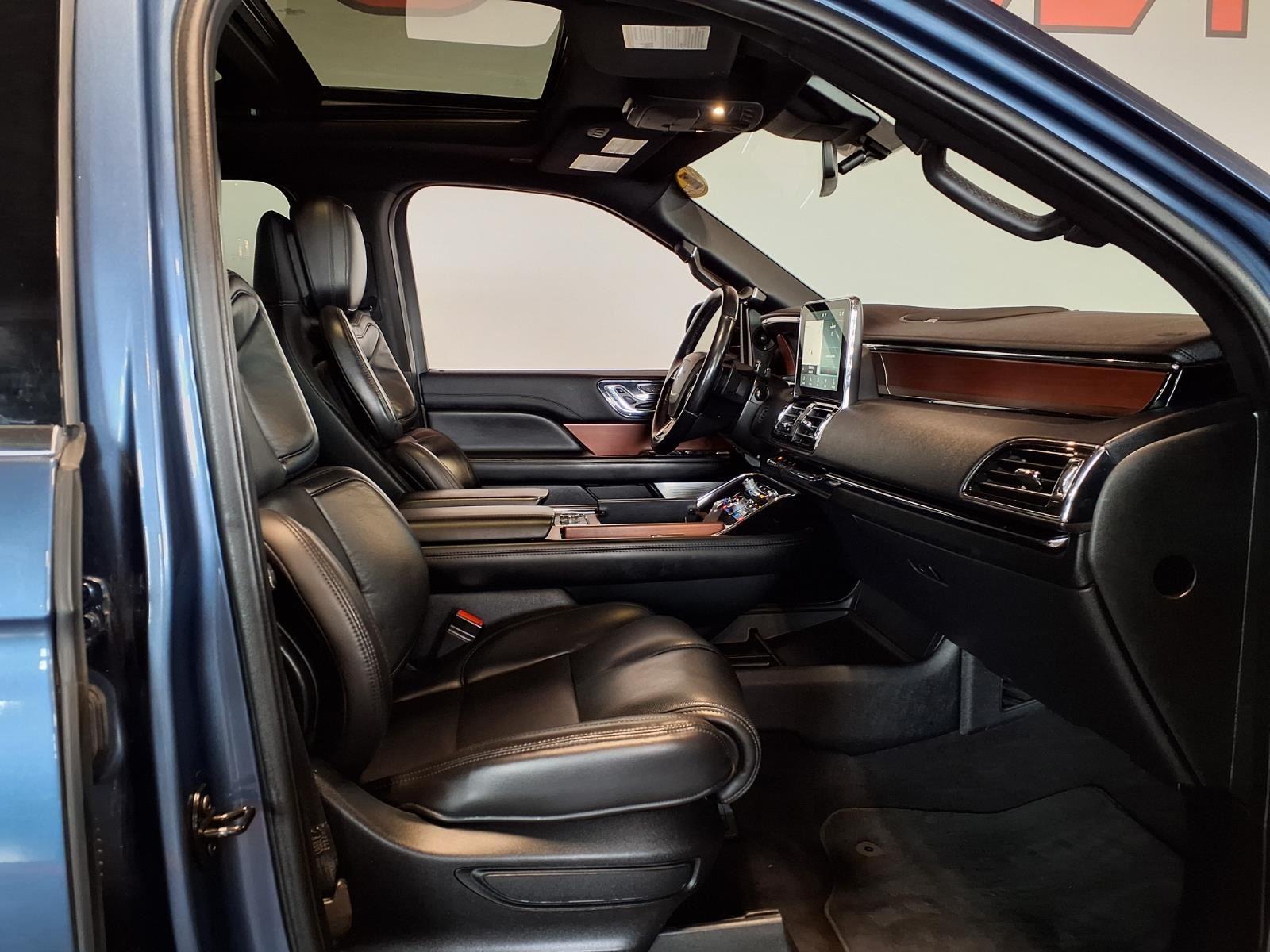 2020 Lincoln Navigator Reserve - Blue Diamond exterior view 13