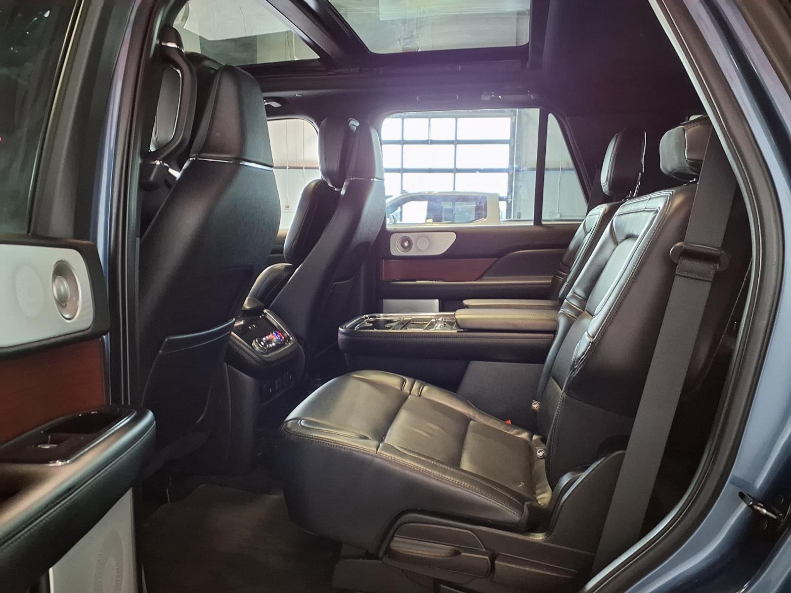 2020 Lincoln Navigator Reserve - Blue Diamond exterior view 16