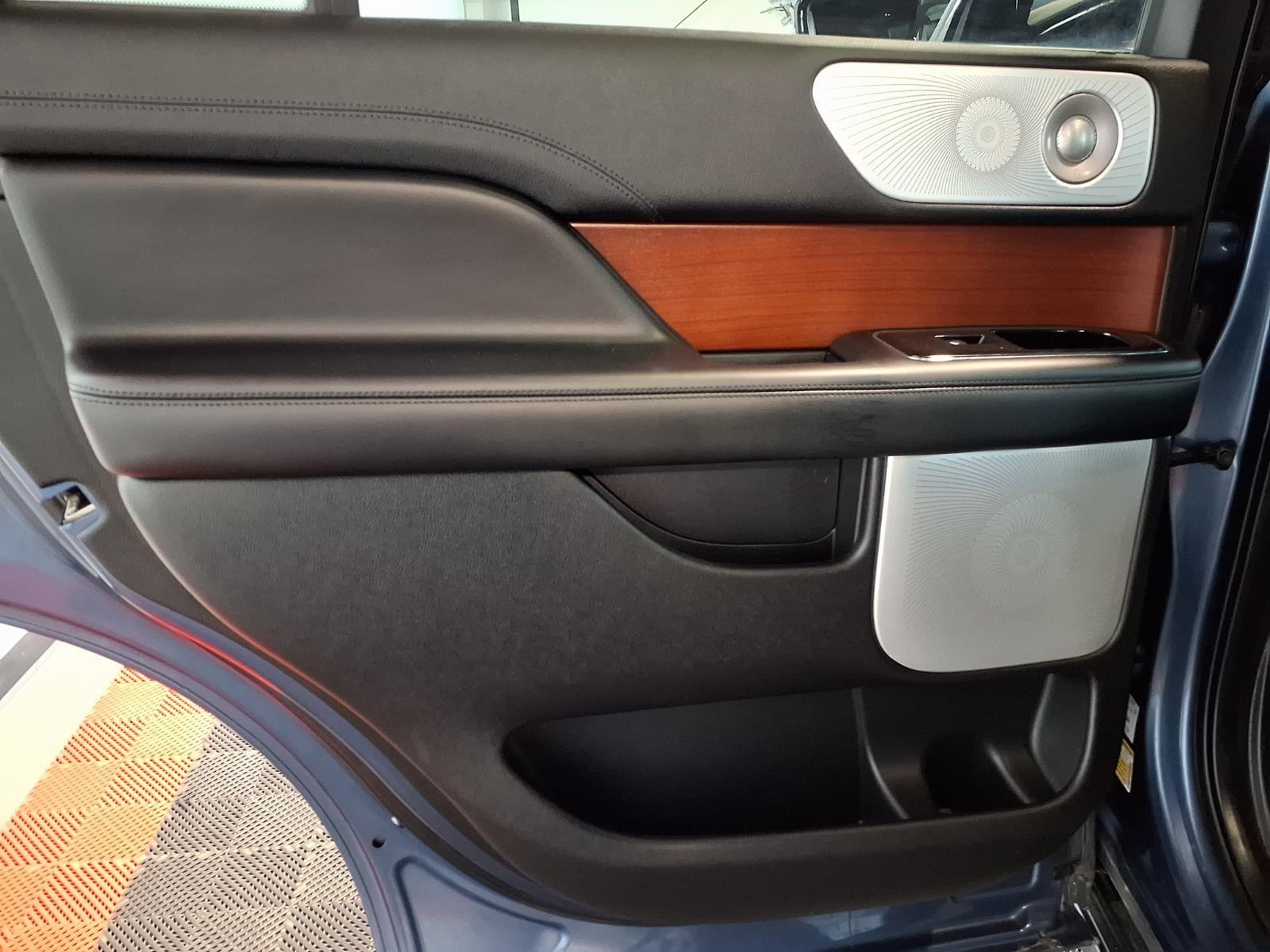 2020 Lincoln Navigator Reserve - Blue Diamond exterior view 17