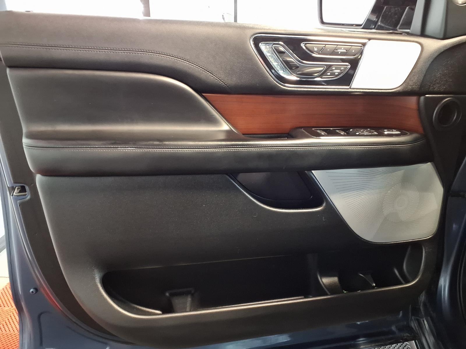 2020 Lincoln Navigator Reserve - Blue Diamond exterior view 20