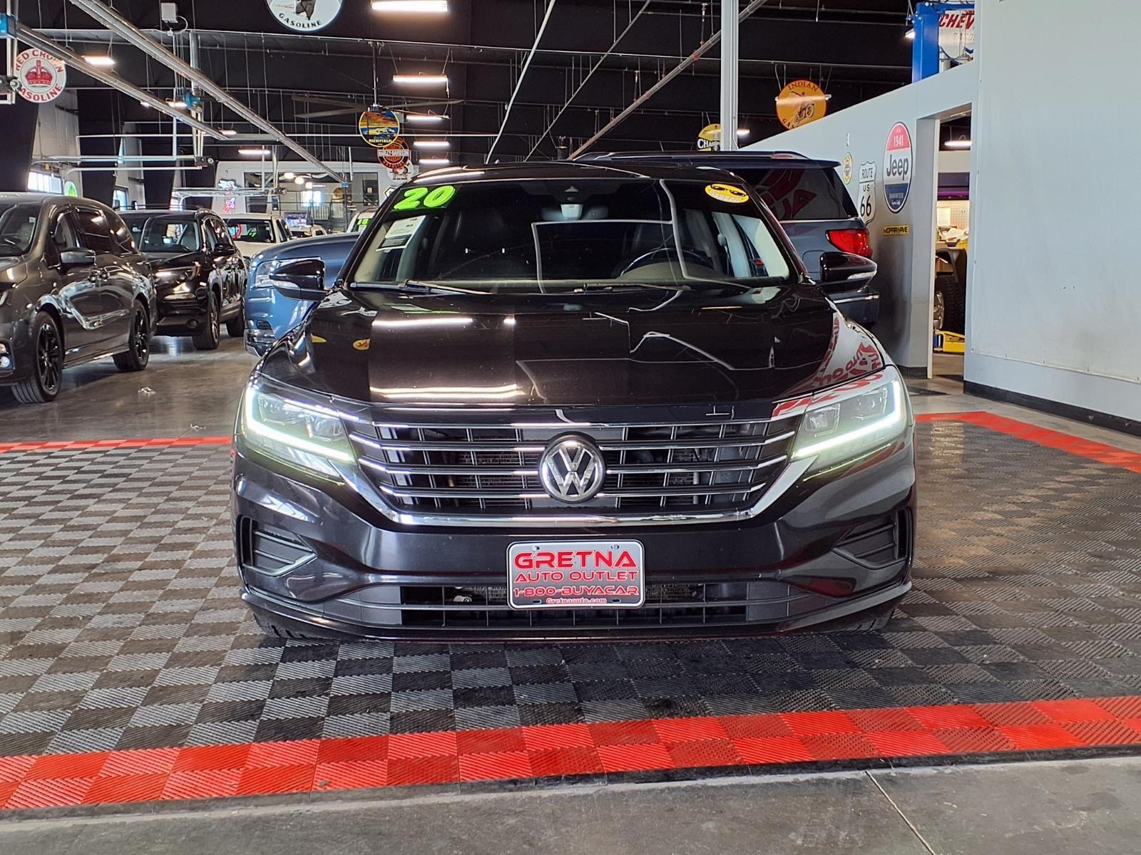 2020 Volkswagen Passat 2.0T SE - Deep Black Pearl exterior view 2