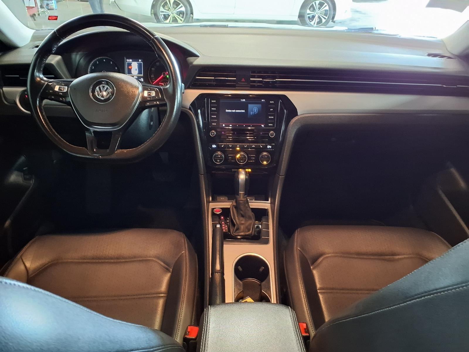 2020 Volkswagen Passat 2.0T SE - Deep Black Pearl exterior view 14