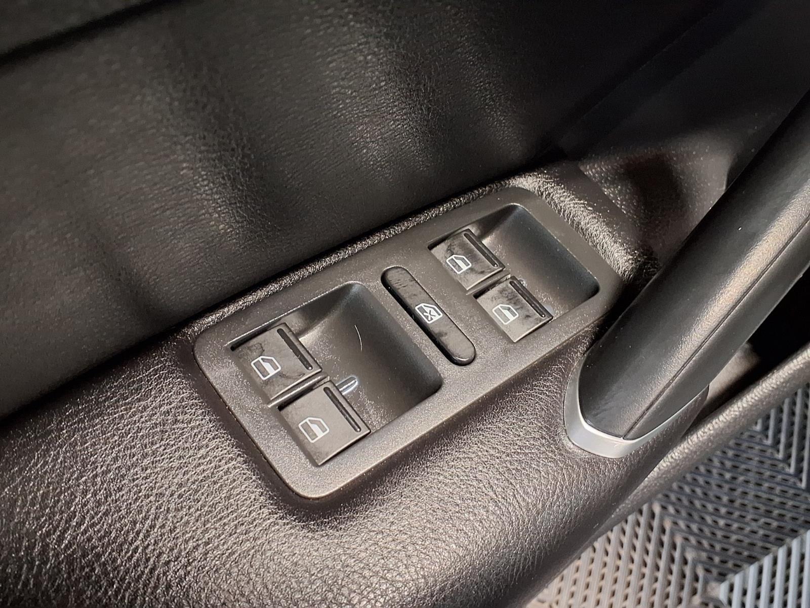 2020 Volkswagen Passat 2.0T SE - Deep Black Pearl exterior view 17