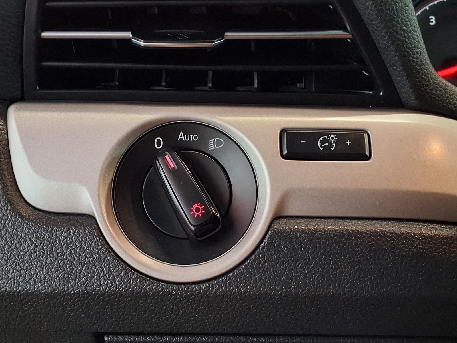 2020 Volkswagen Passat 2.0T SE - Deep Black Pearl exterior view 19