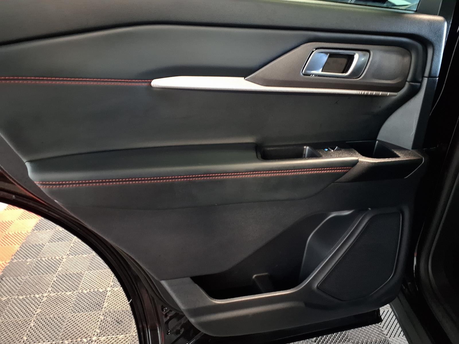 2025 FORD EXPLORER - BLACK exterior view 17