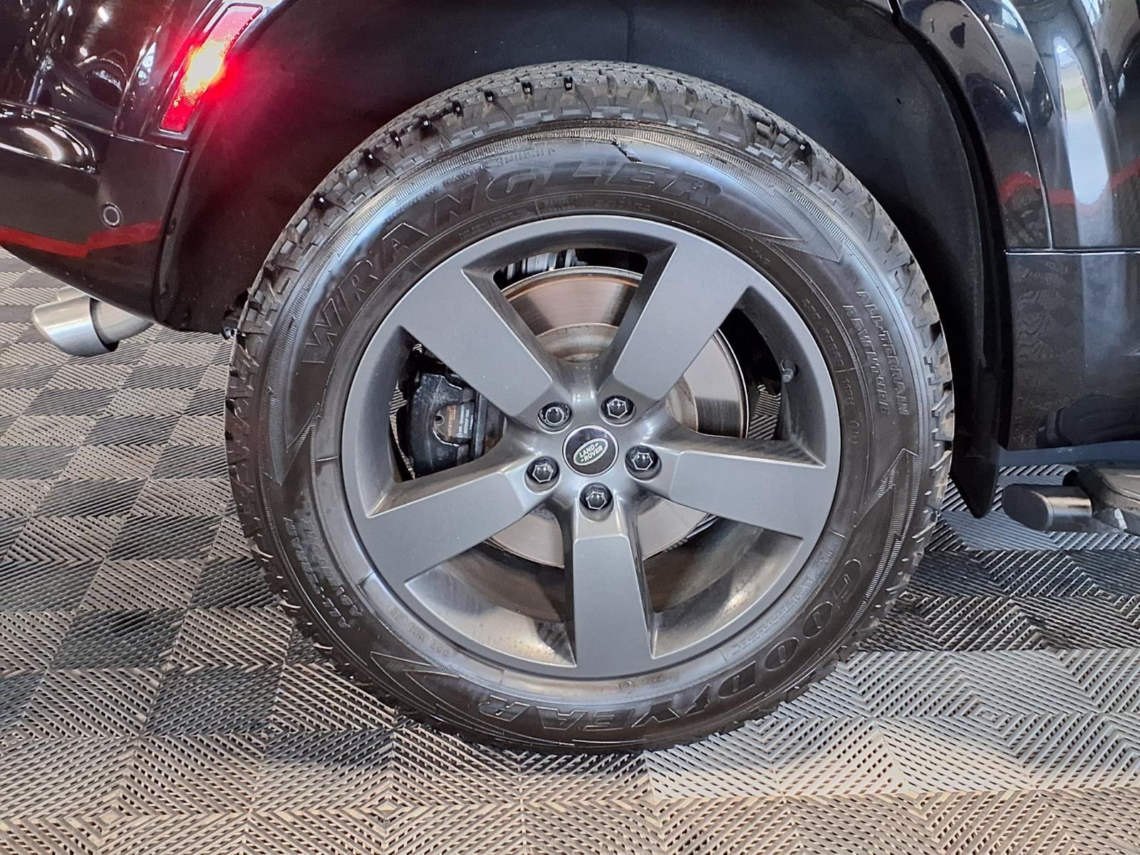 2023 Land Rover Defender V8 - Santorini Black Metallic exterior view 7