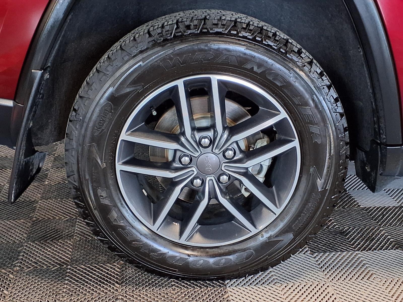 2019 Jeep Grand Cherokee Limited - Velvet Red Pearlcoat exterior view 9