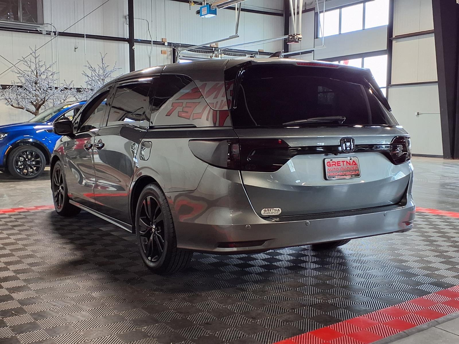 2018 Honda Odyssey Elite - Forest Mist Metallic exterior view 4