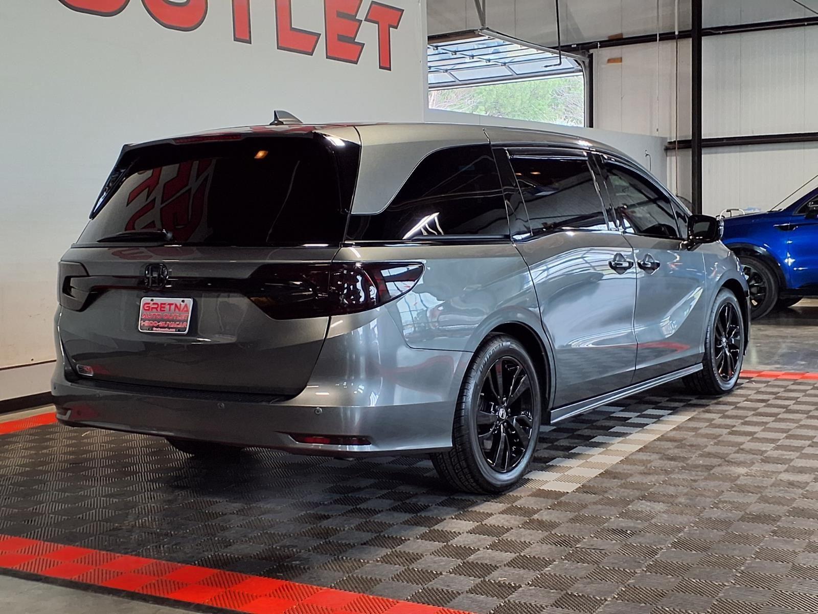 2018 Honda Odyssey Elite - Forest Mist Metallic exterior view 8