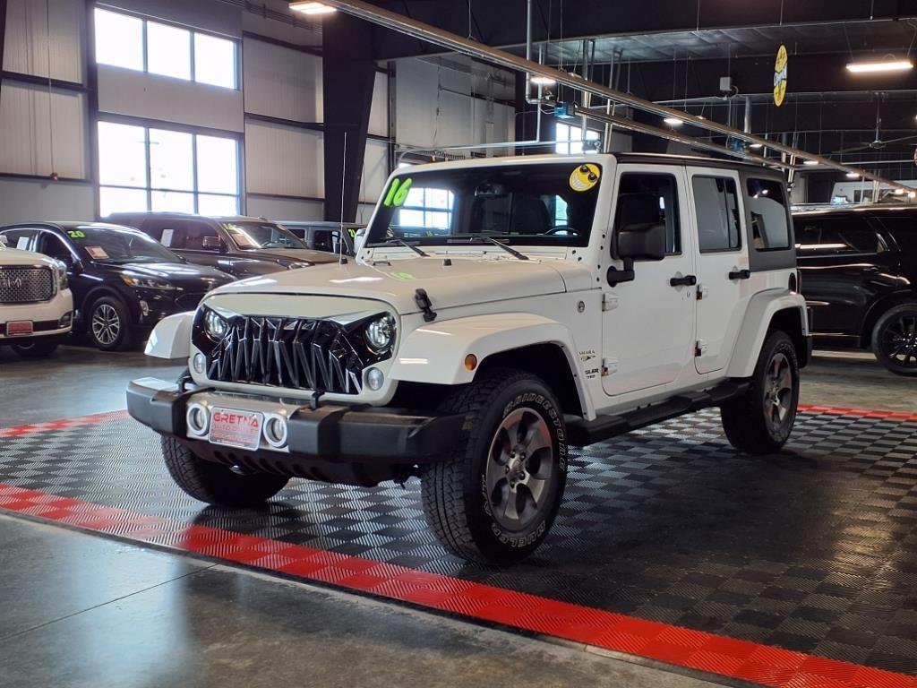 2016 Jeep Wrangler Unlimited Sahara - Bright White exterior view 3