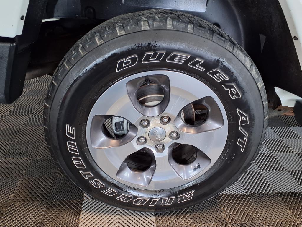 2016 Jeep Wrangler Unlimited Sahara - Bright White exterior view 8