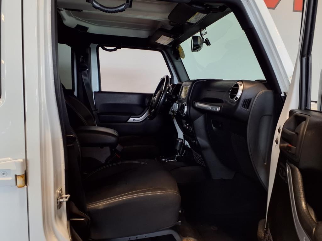 2016 Jeep Wrangler Unlimited Sahara - Bright White exterior view 11