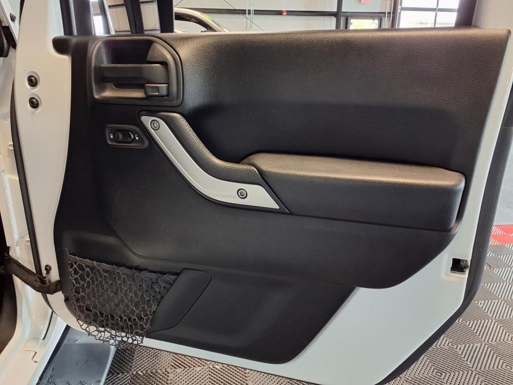 2016 Jeep Wrangler Unlimited Sahara - Bright White exterior view 12