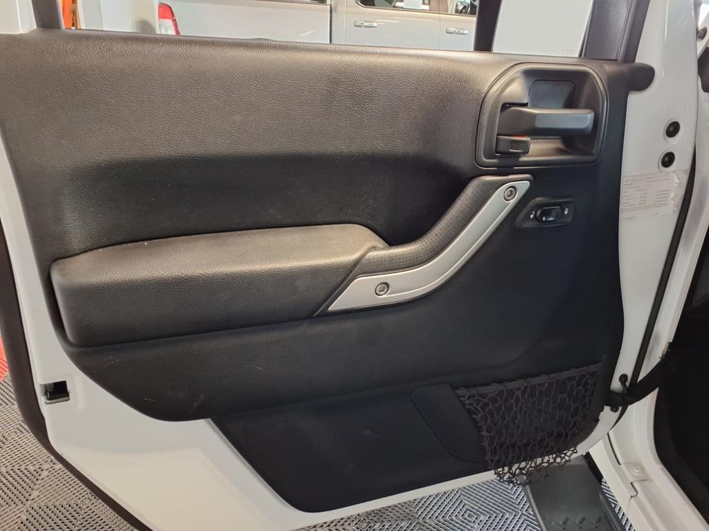 2016 Jeep Wrangler Unlimited Sahara - Bright White exterior view 16