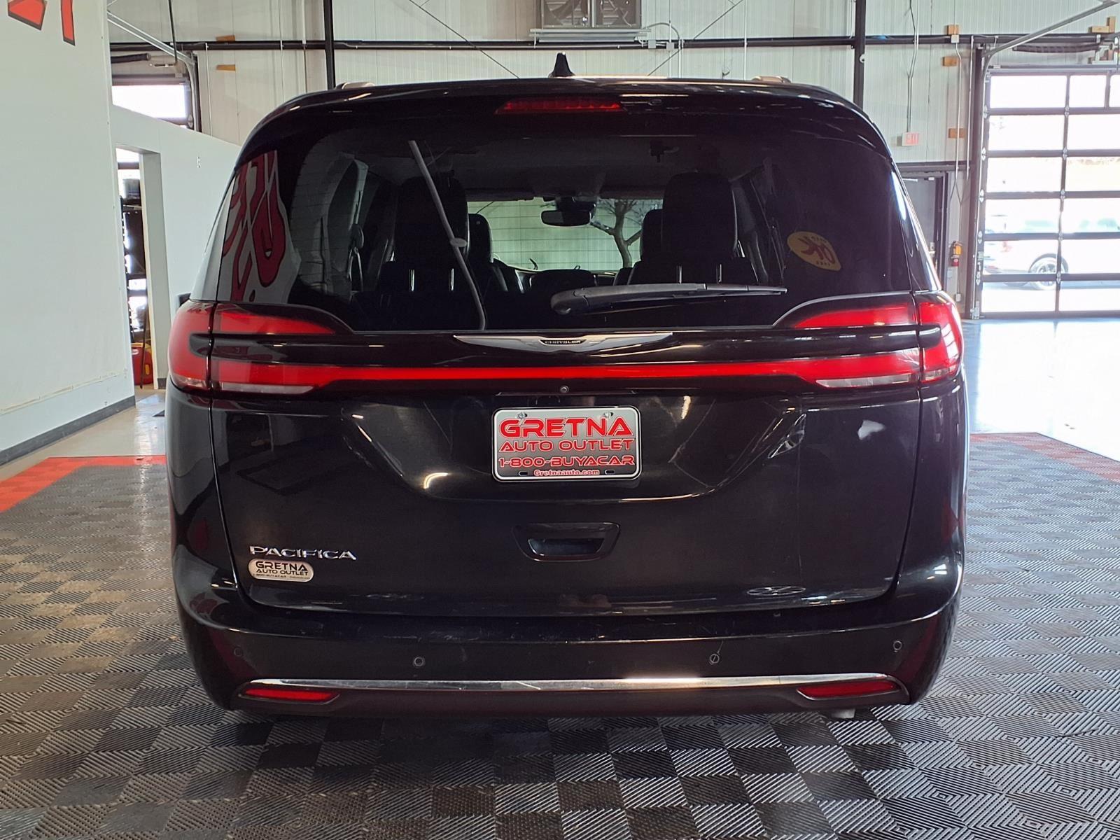 2022 Chrysler Pacifica Touring L - Brilliant Black Crystal Pearlcoat exterior view 5