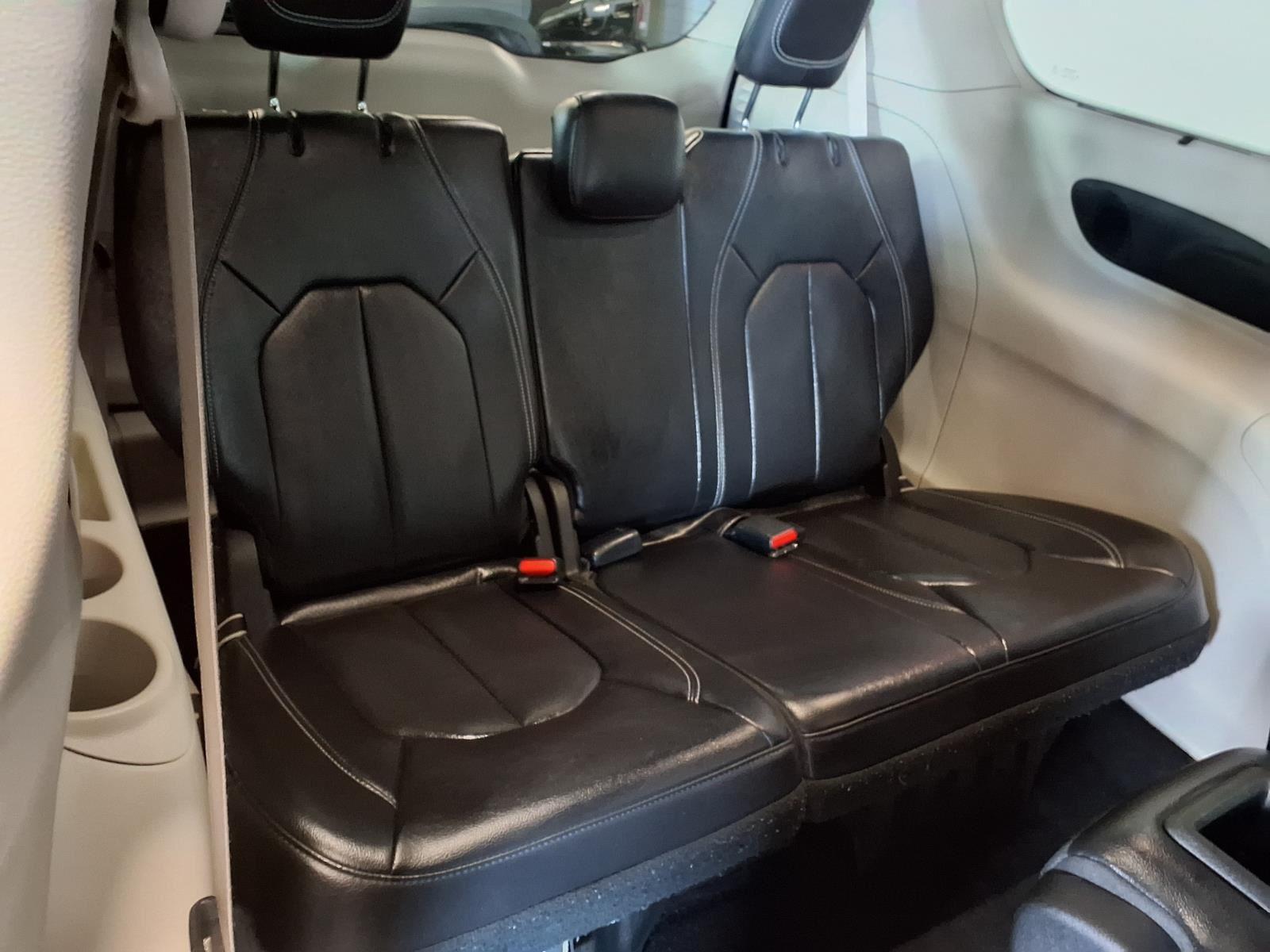 2022 Chrysler Pacifica Touring L - Brilliant Black Crystal Pearlcoat exterior view 10