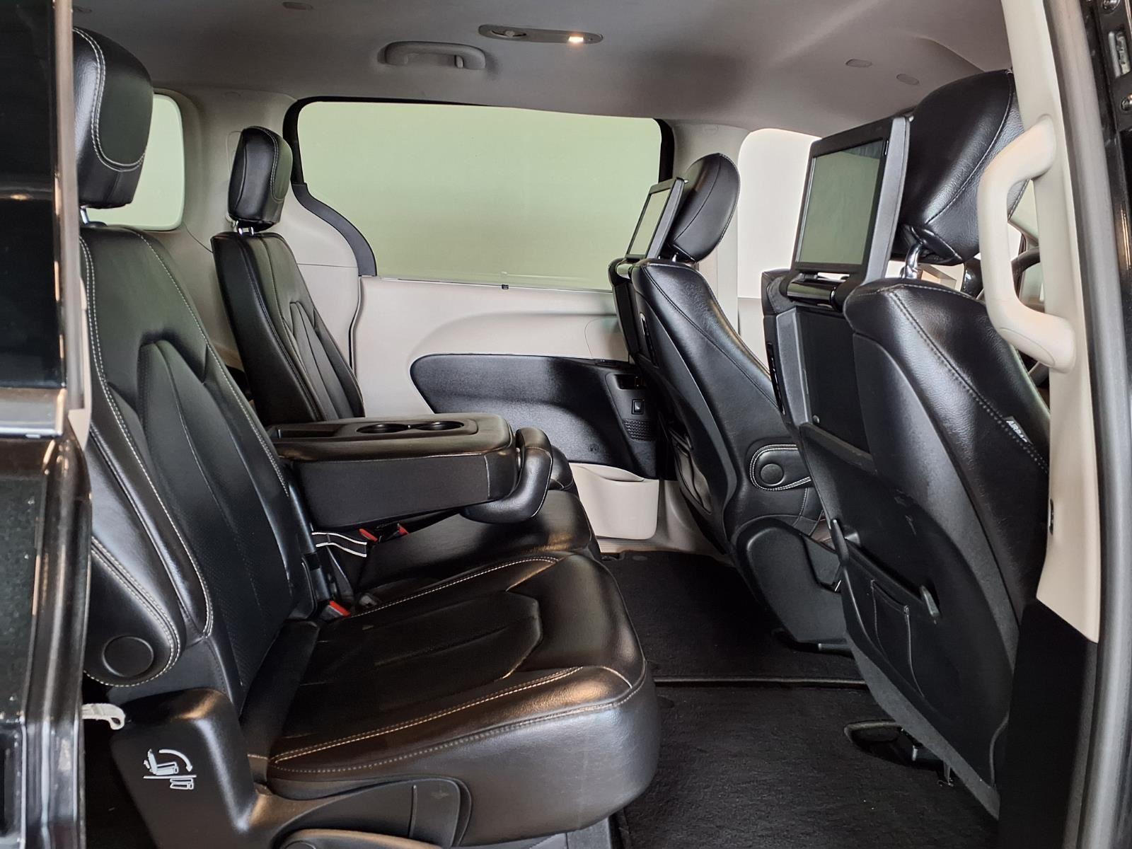 2022 Chrysler Pacifica Touring L - Brilliant Black Crystal Pearlcoat exterior view 11