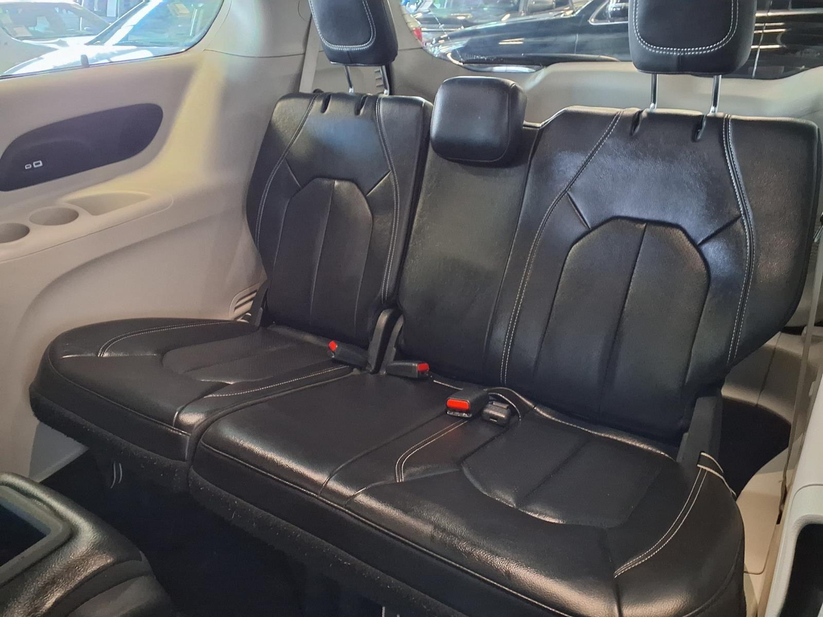 2022 Chrysler Pacifica Touring L - Brilliant Black Crystal Pearlcoat exterior view 14