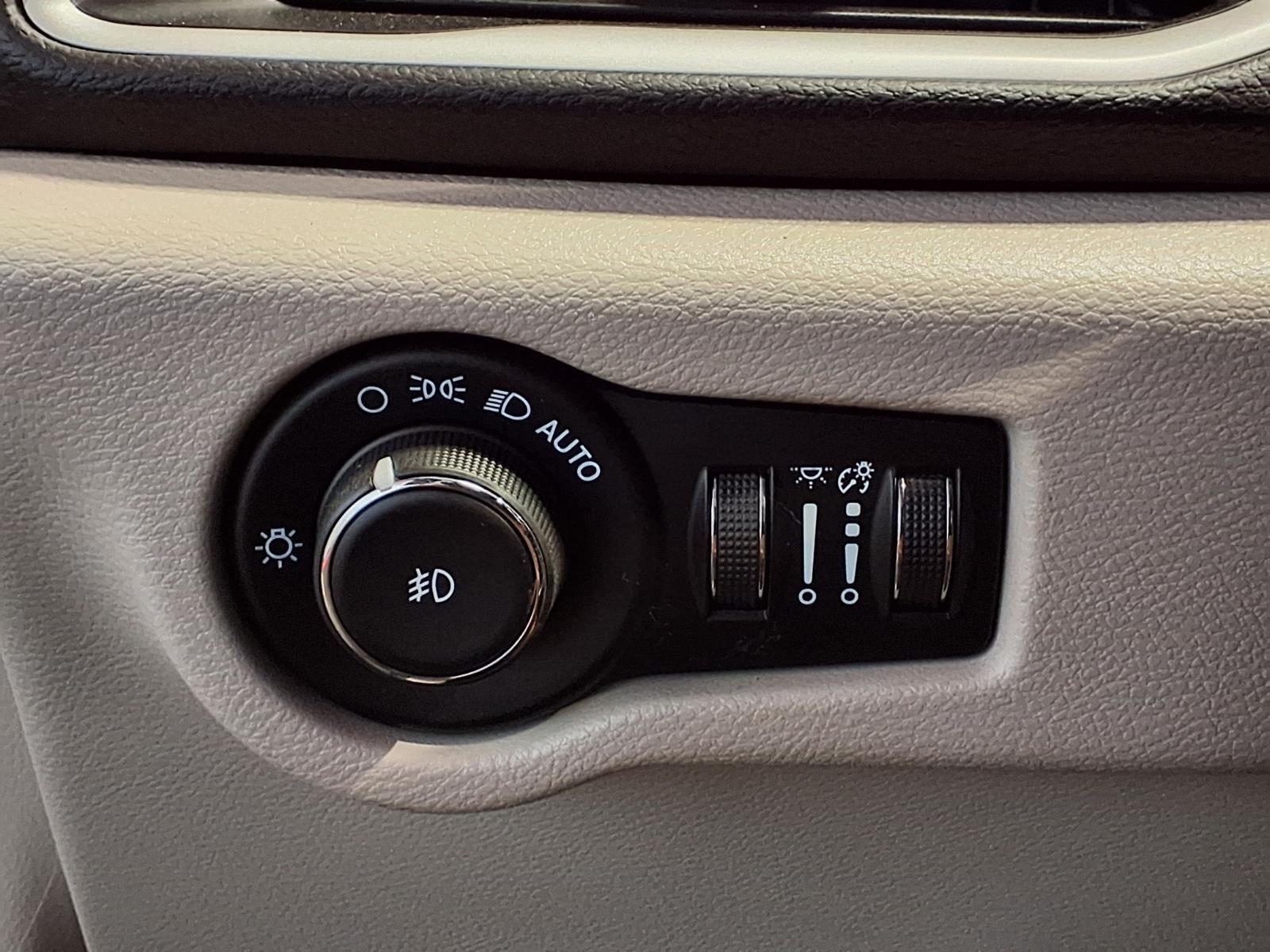 2022 Chrysler Pacifica Touring L - Brilliant Black Crystal Pearlcoat exterior view 18