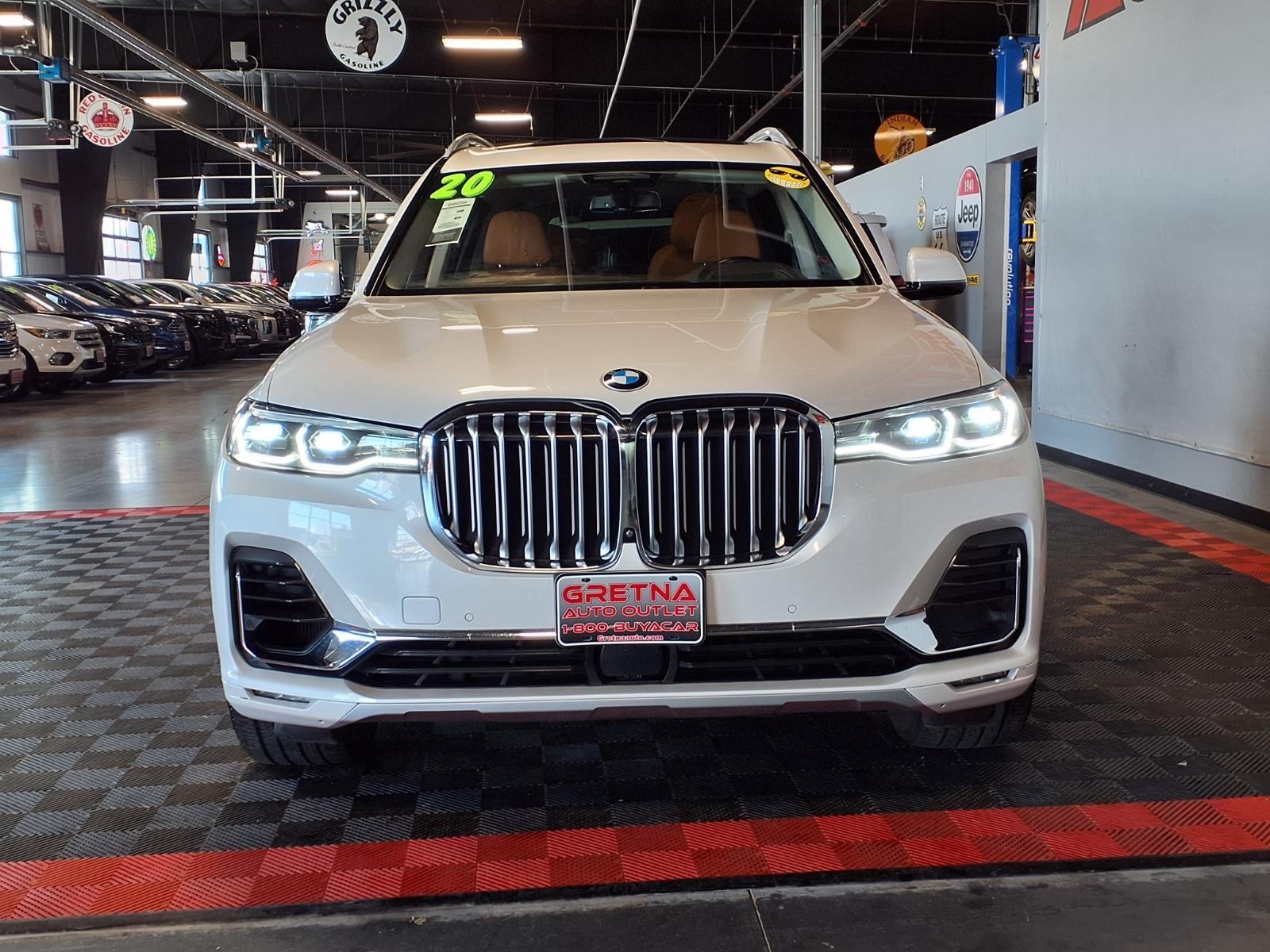 2020 BMW X7 xDrive40i - Mineral White Metallic exterior view 2
