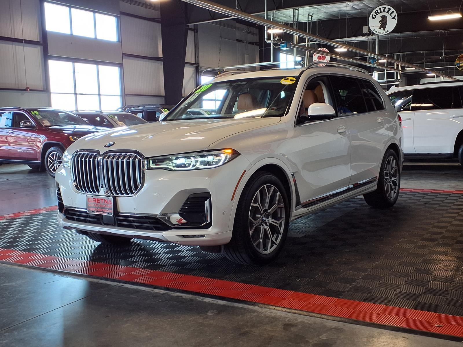 2020 BMW X7 xDrive40i - Mineral White Metallic exterior view 3