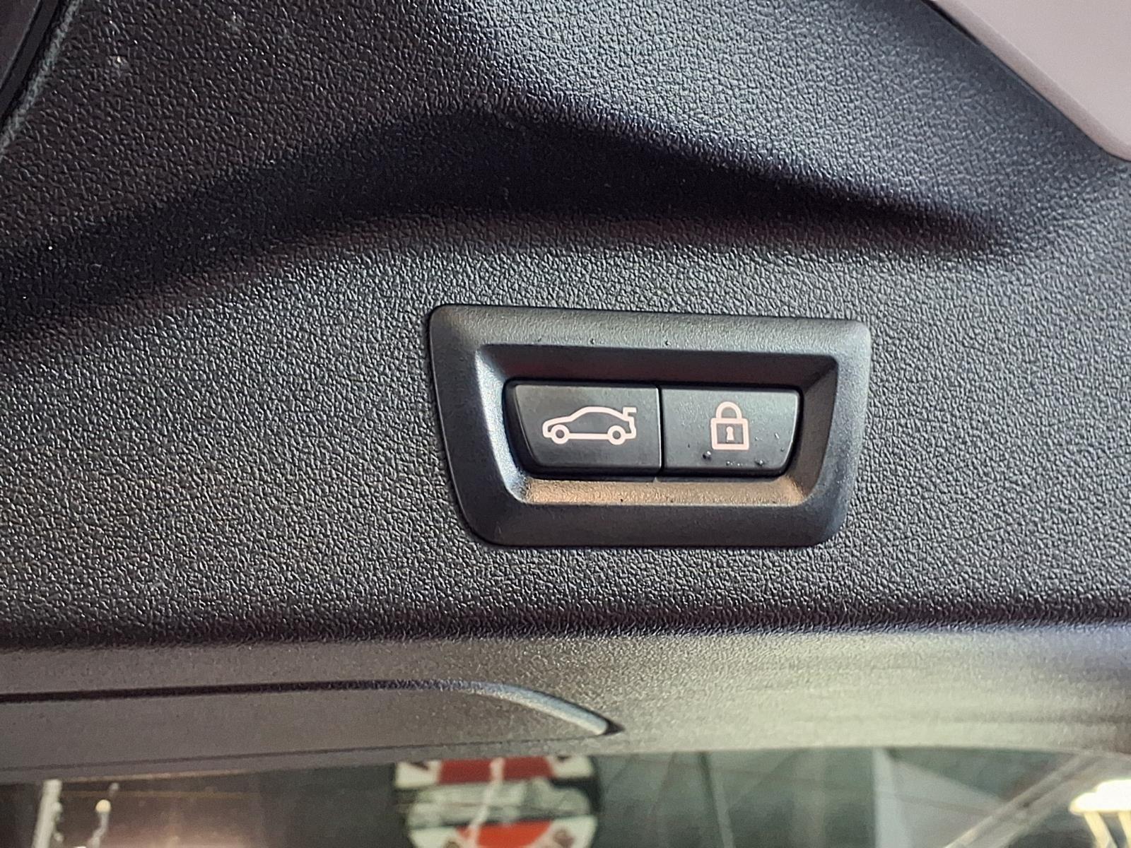 2020 BMW X7 xDrive40i - Mineral White Metallic exterior view 7