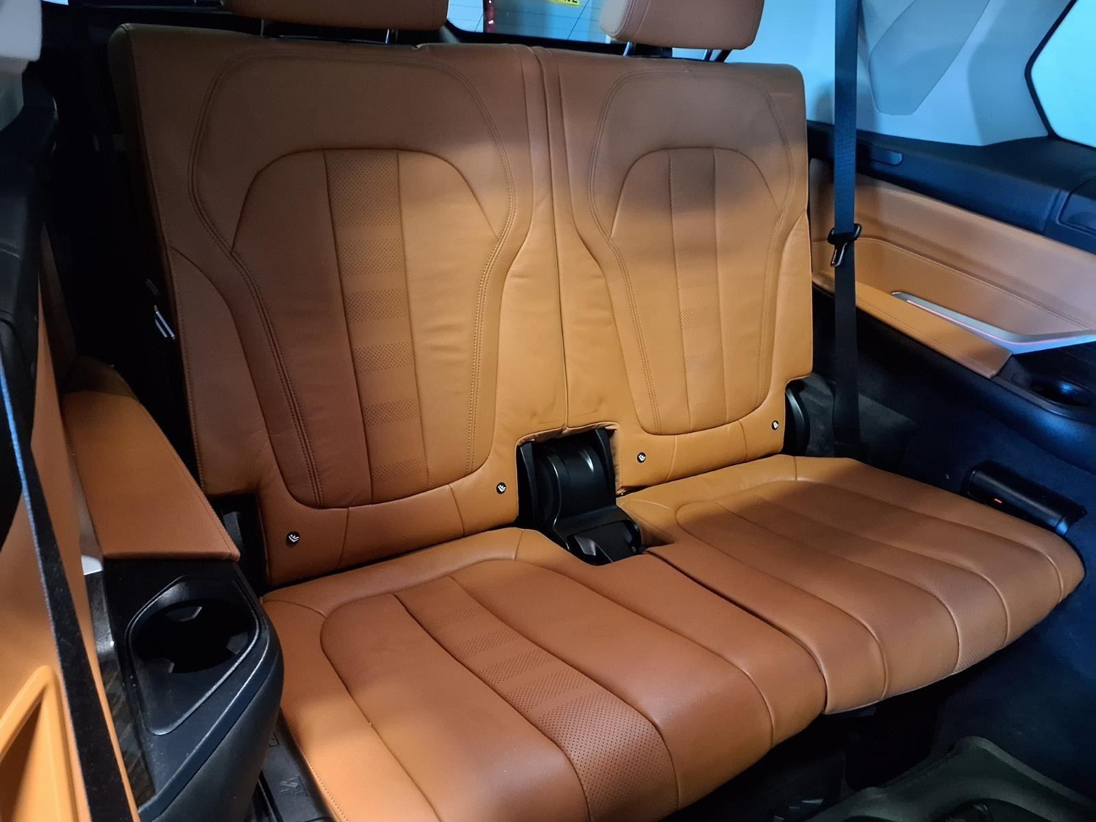 2020 BMW X7 xDrive40i - Mineral White Metallic exterior view 10