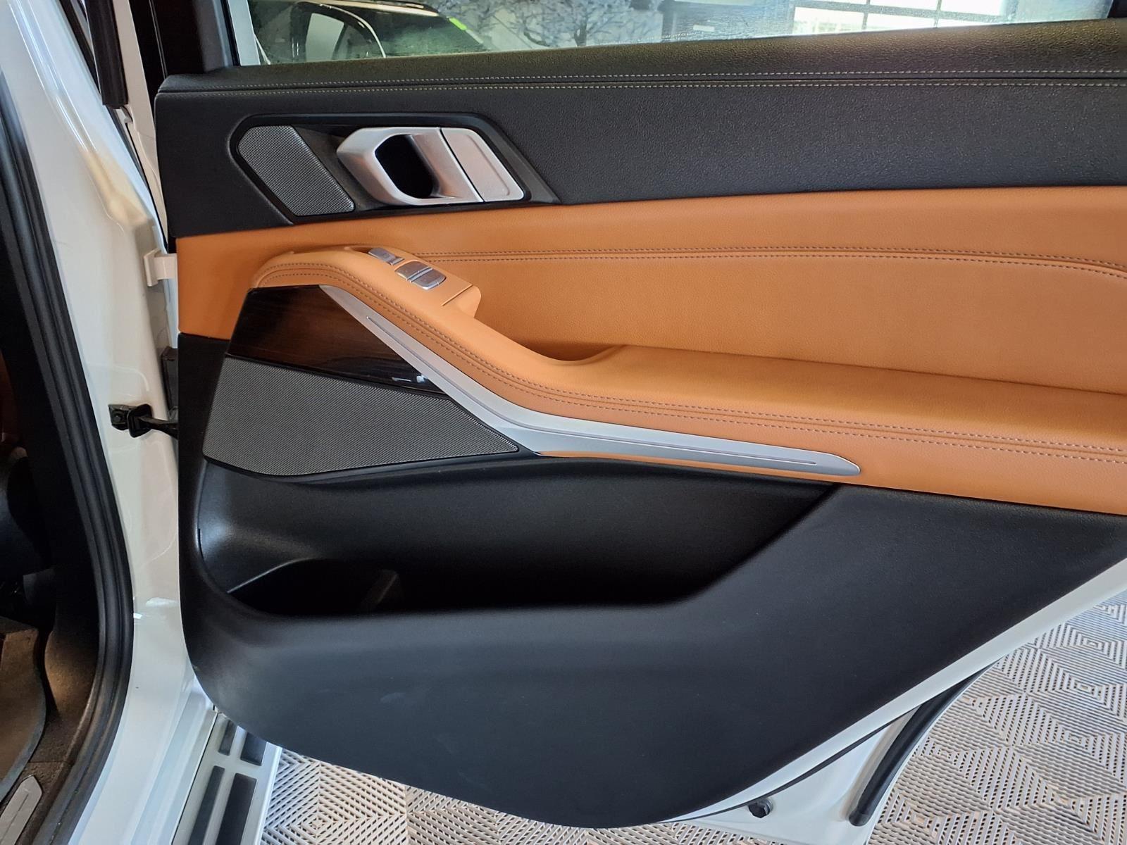 2020 BMW X7 xDrive40i - Mineral White Metallic exterior view 12