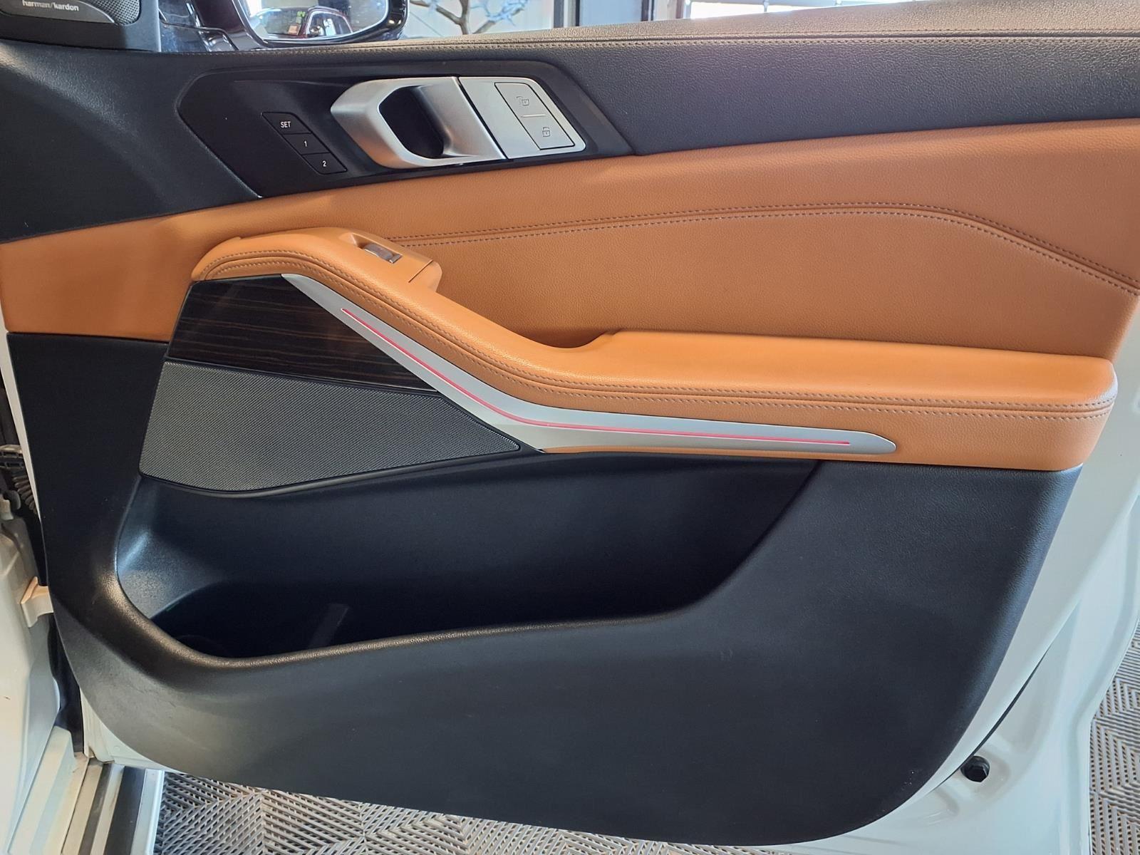 2020 BMW X7 xDrive40i - Mineral White Metallic exterior view 14